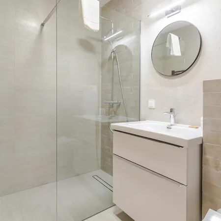 Silesia Royal By Bookinghost *